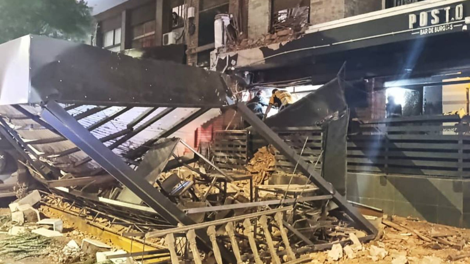 Grave accidente al colapsar el techo de un Bar en Córdoba